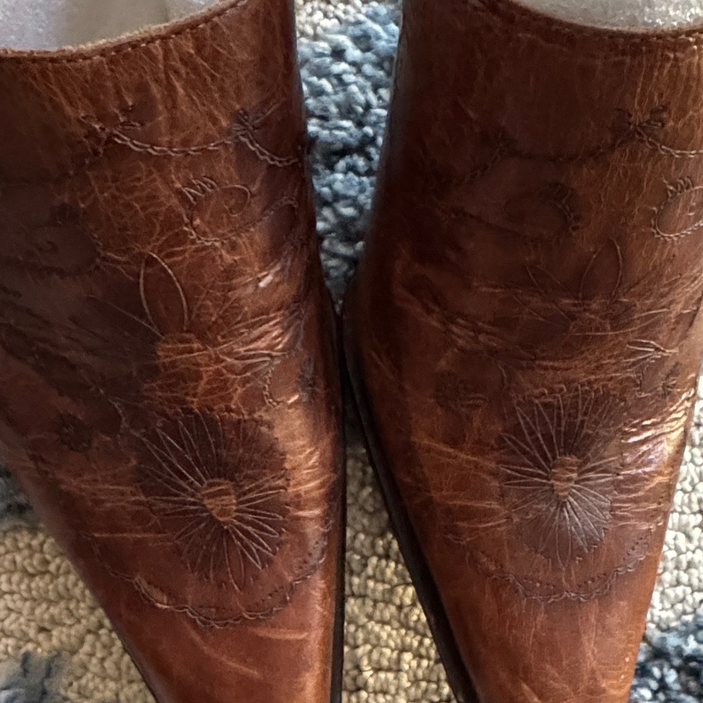 Antonio Melani Embossed Brown Leather Mules - Picture 8 of 8